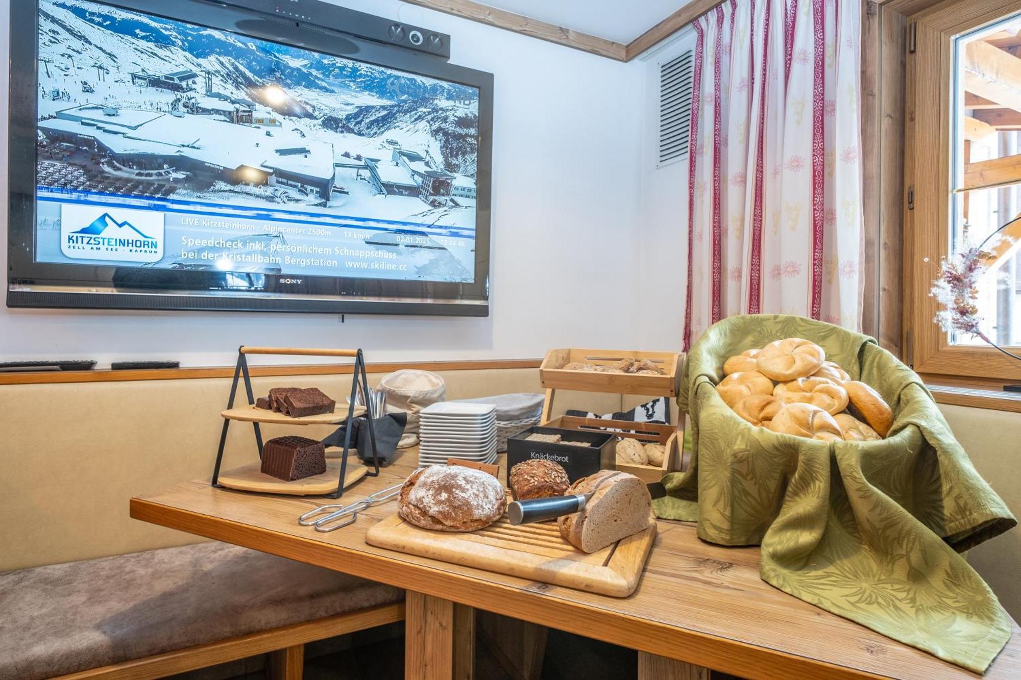 Panorama Hotel Guggenbichl - Inkl Sommerkarte, Einmaliger Eintritt Ins Tauern Spa & Bester Ausblick Ueber Kaprun Buitenkant foto